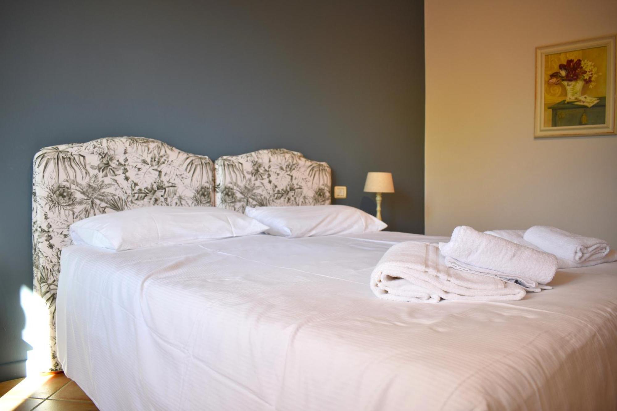 Park Residence Il Gabbiano Moniga del Garda Zimmer foto